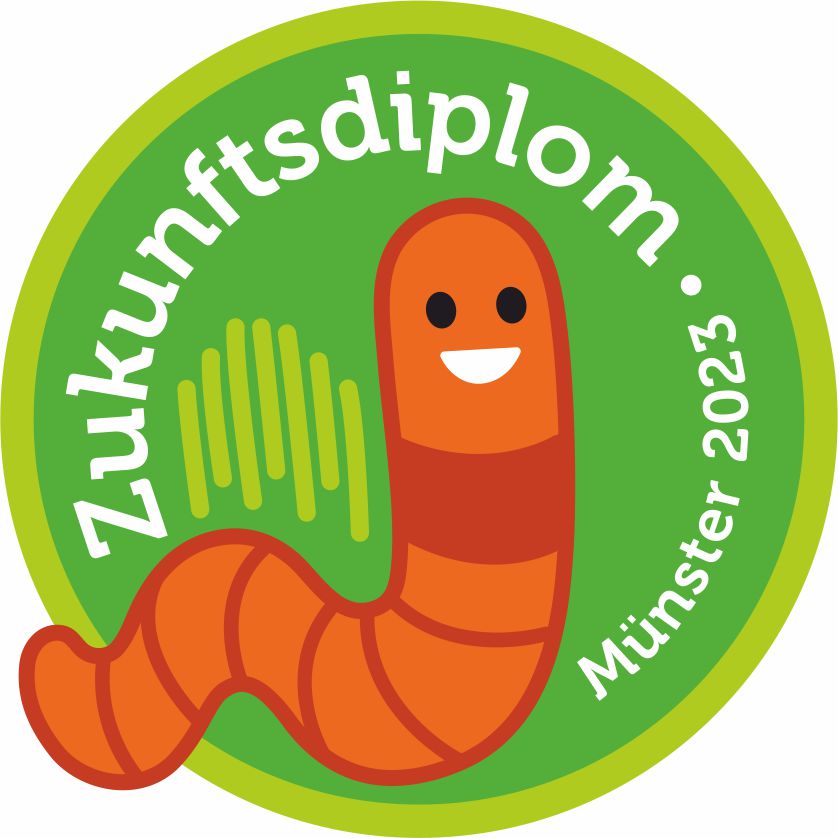 Oranger Wurm auf grünem Grund mit der Aufschrift Zukunftsdplom Münster 2023
